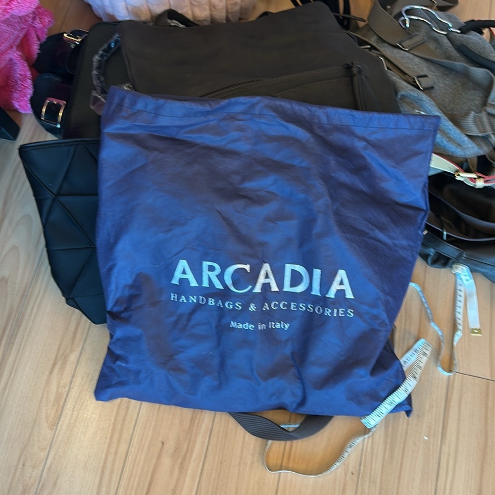 💜Arcadia Patent Battleship Grey Satchel💜 - Picture 6 of 11